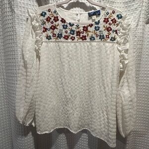 Chic White Blouse with Delicate Embroidery